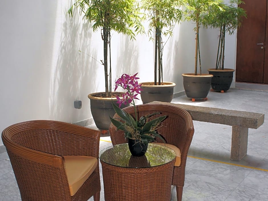 Heeren Straits Hotel