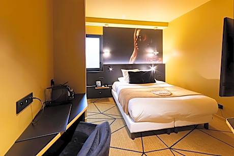 Suite-1 King Bed Nsmk Sofbd Shower