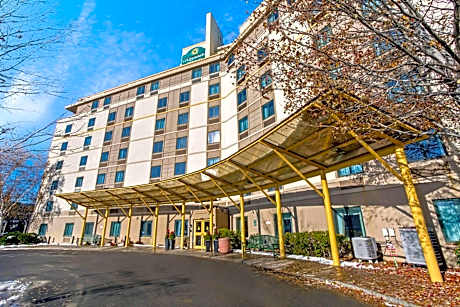 La Quinta Inn & Suites by Wyndham Boston Somerville