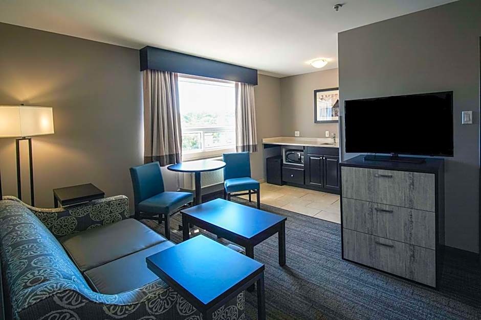 Best Western Plus Chocolate Lake Hotel