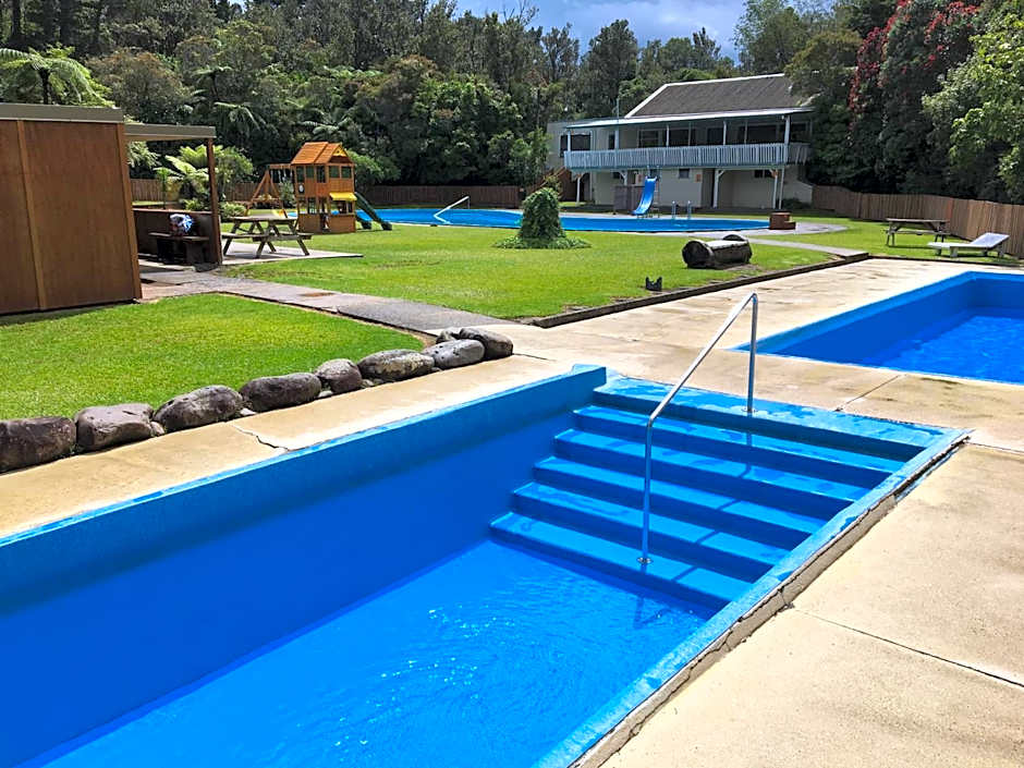 Sapphire Springs Holiday Park and Thermal Pools