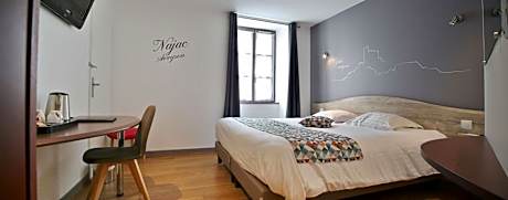 Queen Room with Queen Bed and River View