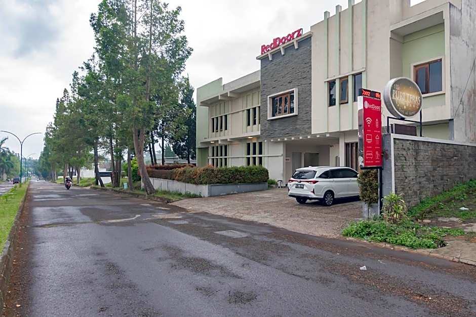 RedDoorz near Lembang Park & Zoo 2