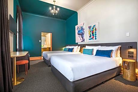 Studio Twin Queen with Private En Suite Bathroom