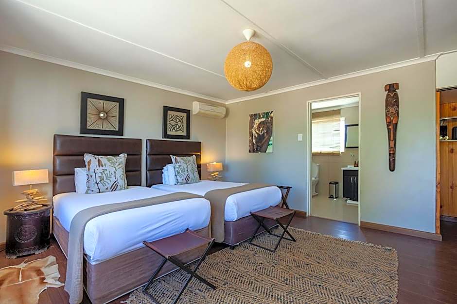Inverdoorn Game Reserve Lodge