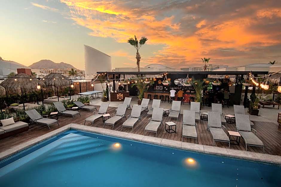 Mayan Monkey Hotel & Hostel Los Cabos