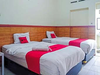 RedDoorz Syariah @ Griya Soeratin Pacitan