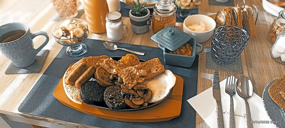 Outlander Boutique B&B King