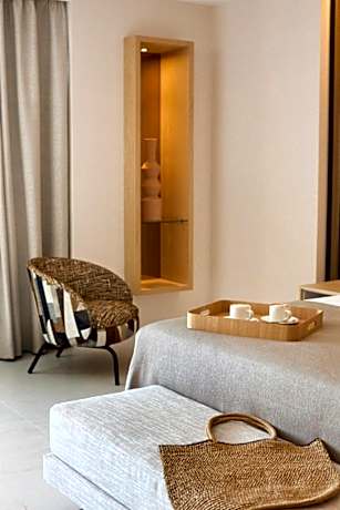 Prestige Master Suite with Spa Access