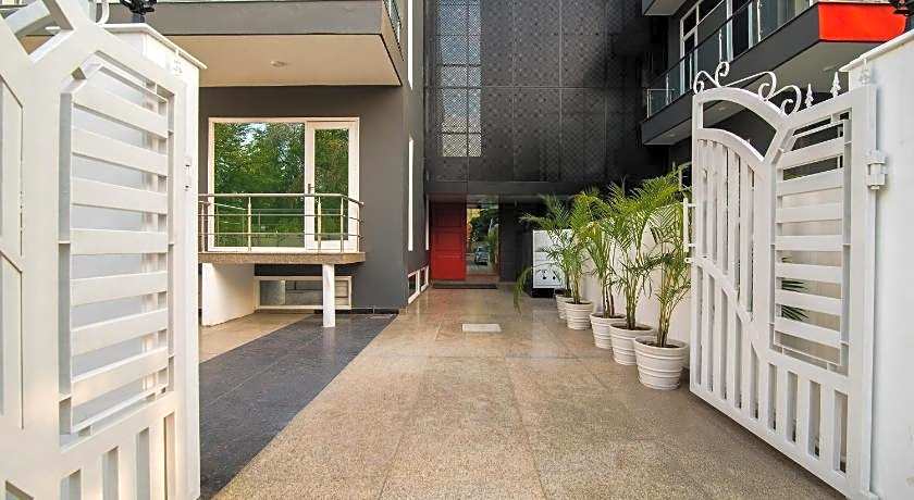 Super Townhouse Galleria Market Near Golf Course Road