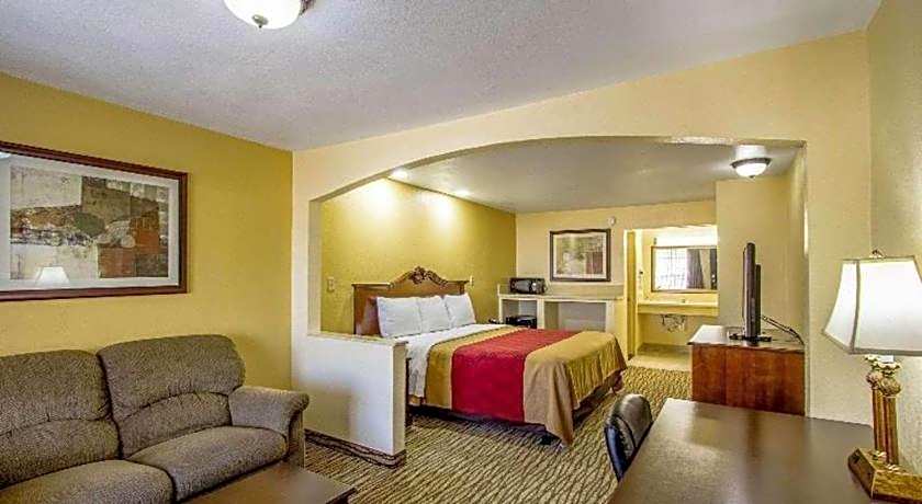 Super 8 by Wyndham Jackson MS