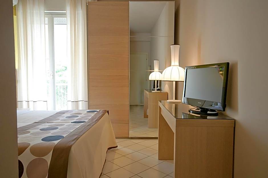 HOTEL TRIONFAL - Fronte Mare - Vicinissimi al Centro