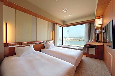 Corner Twin Room with Sofa Bed - Non-Smoking