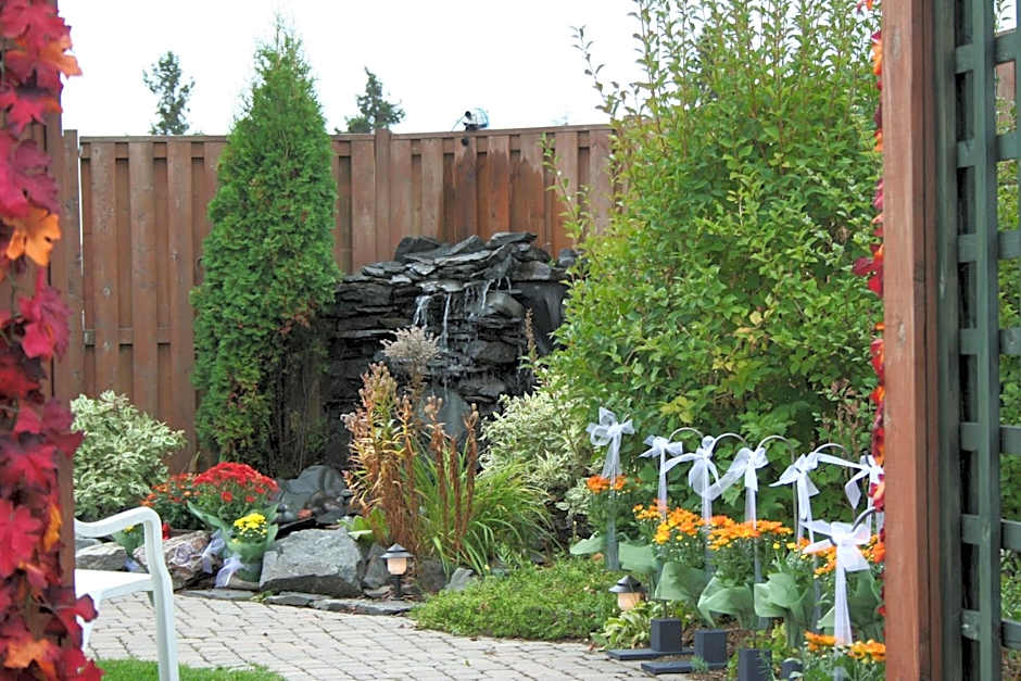 Ramada by Wyndham Thunder Bay Airlane Hotel