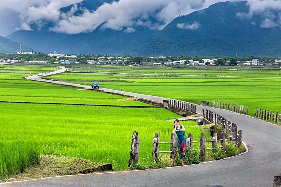 草莓牛奶台東民宿可洽包棟
