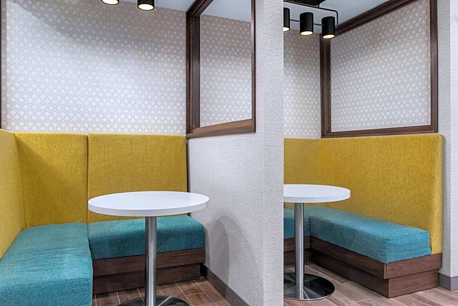 Hampton Inn & Suites Orangeville, ON