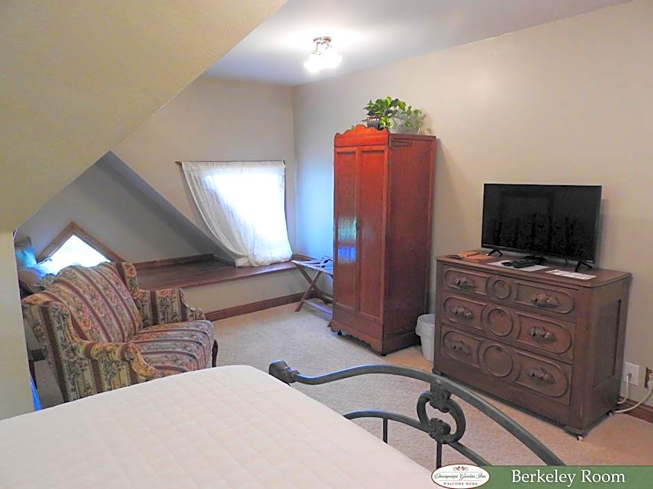 Champaign Garden Inn