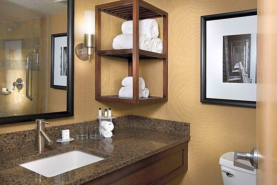 Embassy Suites By Hilton Hotel Kansas City-International Airport
