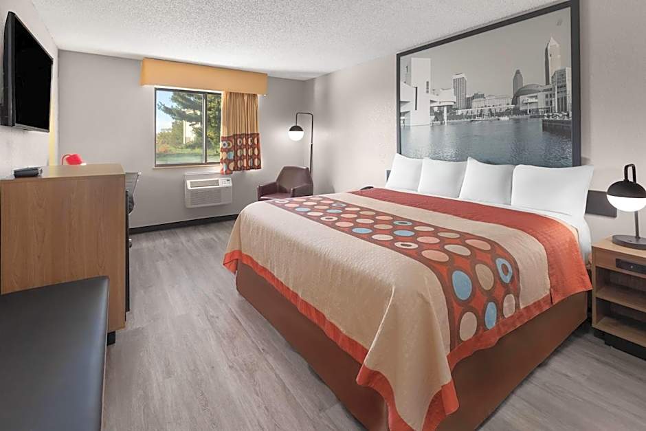 Super 8 by Wyndham Kent/Akron Area