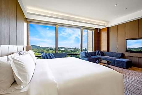 Premium King Room with River View