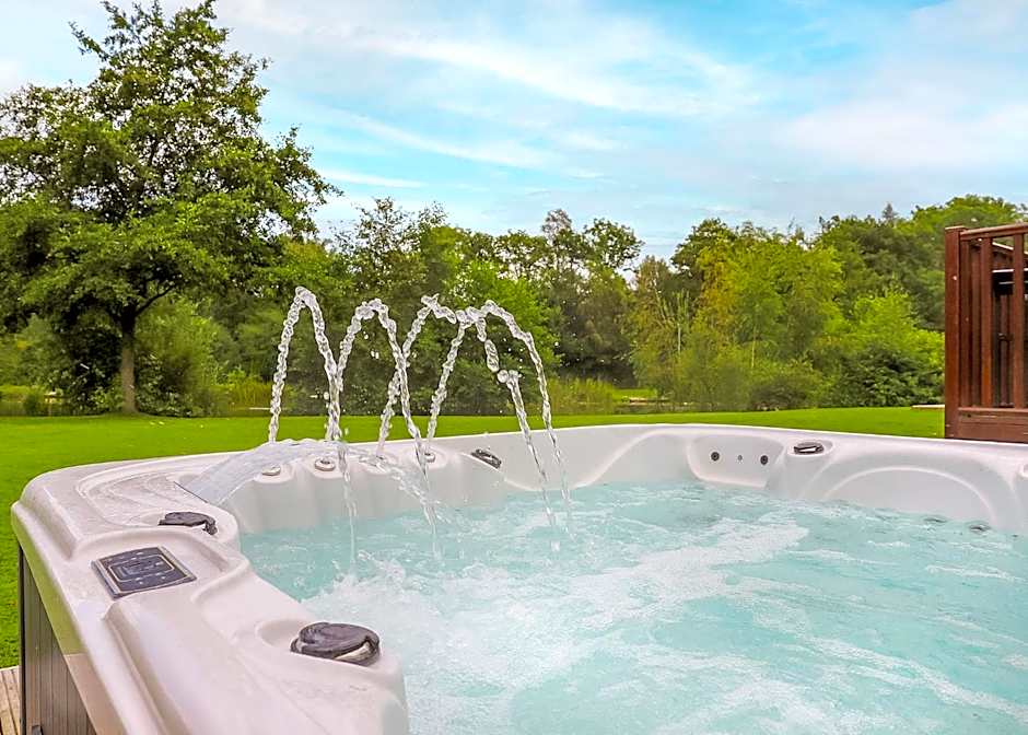 Paradise Lakeside Lodges