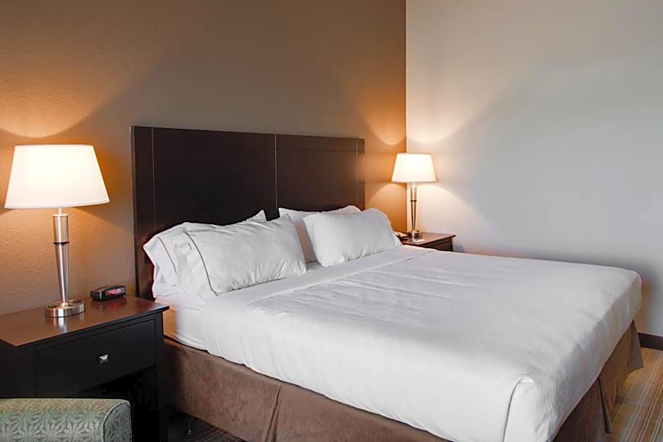 Holiday Inn Express & Suites Nevada By IHG