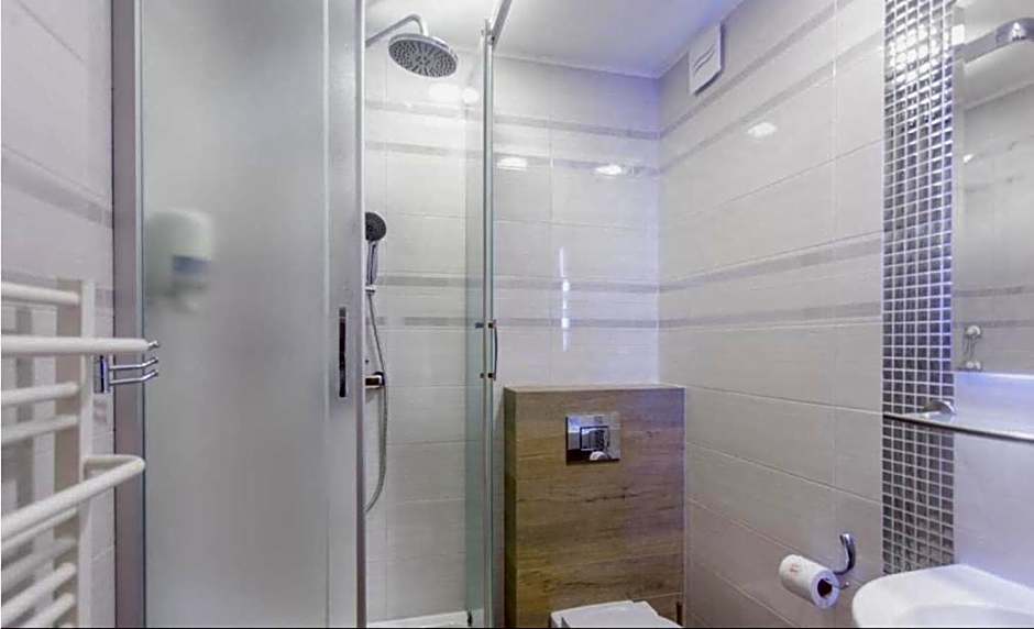 Villa Anna - Noclegi Rooms - FREE parking, taras, 1500m do Starówki