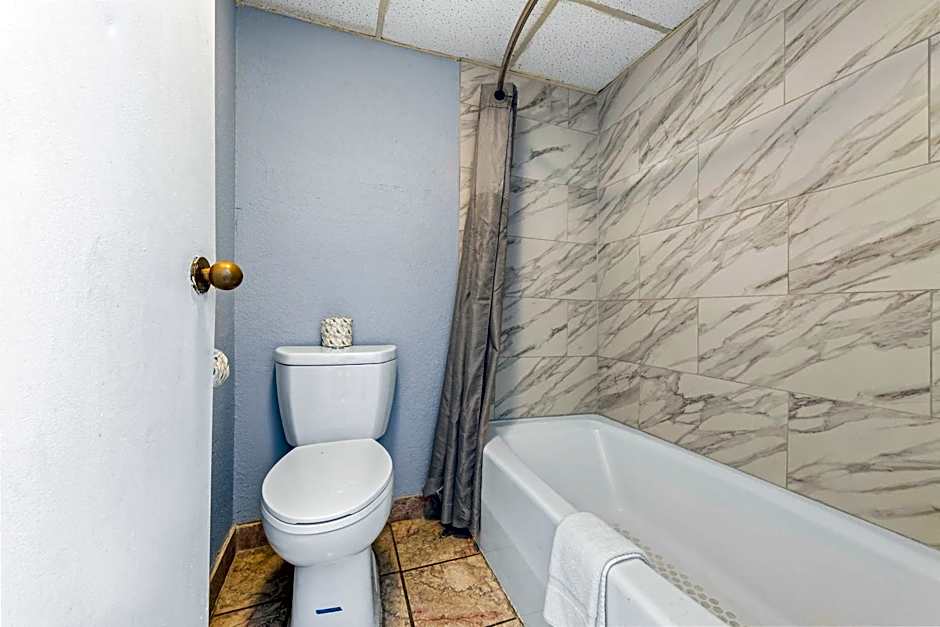 Super 8 by Wyndham Portsmouth - Norfolk