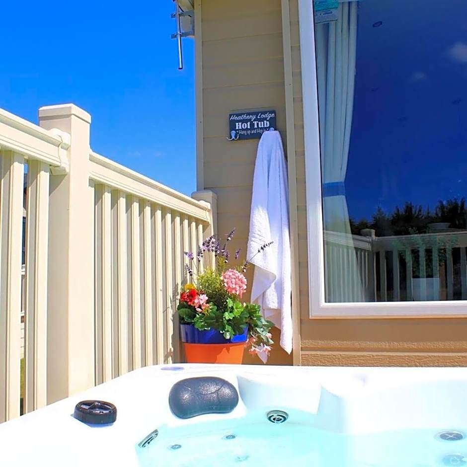 Heathery Lodge with Hot Tub