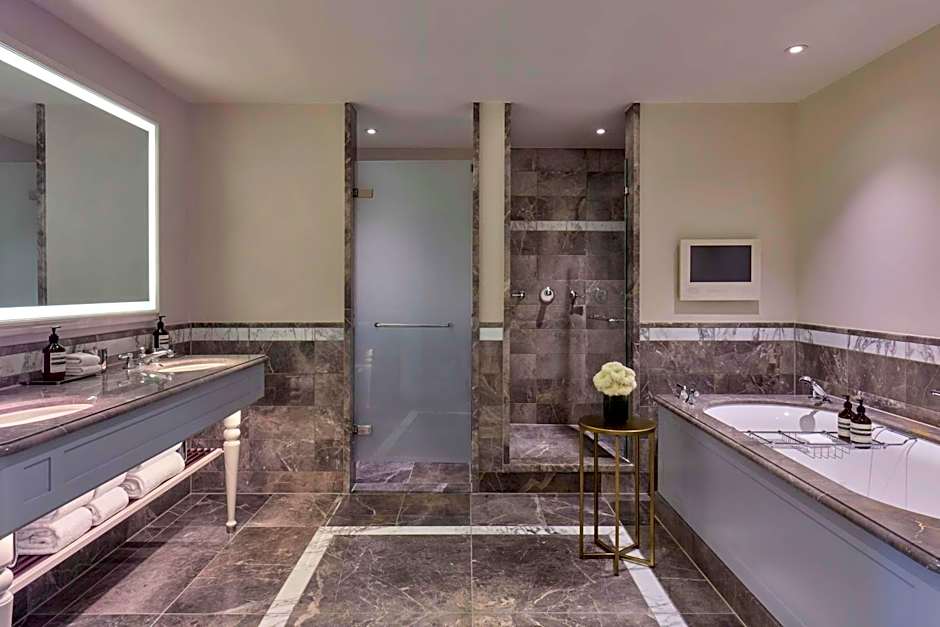 Waldorf Astoria By Hilton Amsterdam