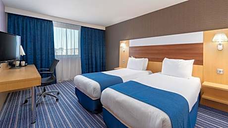 Standard Twin Room with Free Hot Breakfast