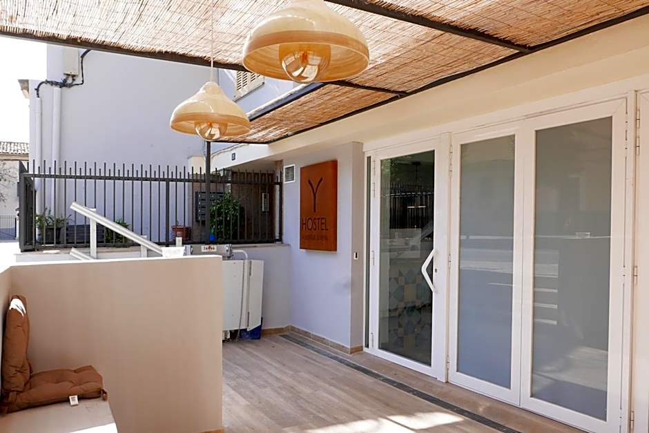 Y Hostel - Albergue Juvenil