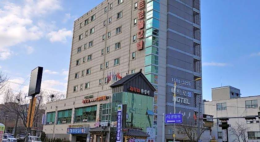 Metro Pol Tourist Hotel