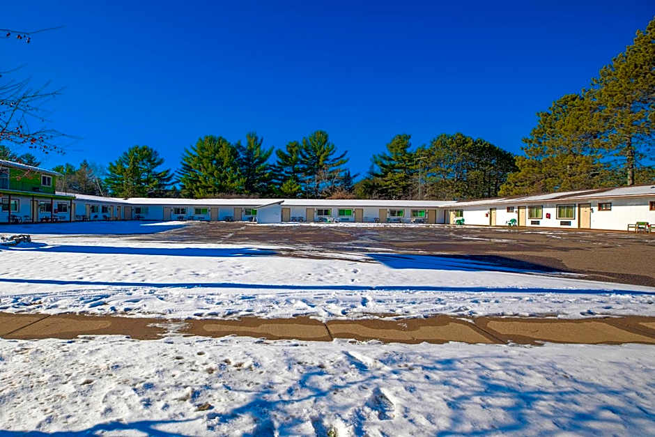 Love Hotels Tomahawk by OYO at Lake Mohawksin WI