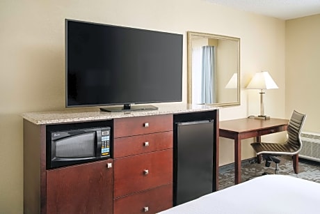 2 Queen 2 Room Suite Non-Smoking