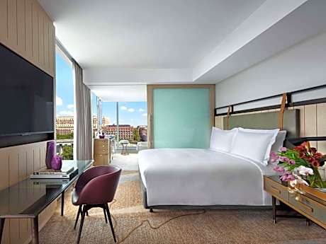 Luxury Corner Room with One King Bed