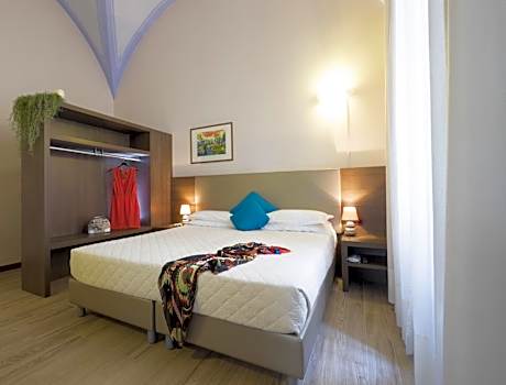 One-Bedroom Apartment with Terrace (2 Adults)
