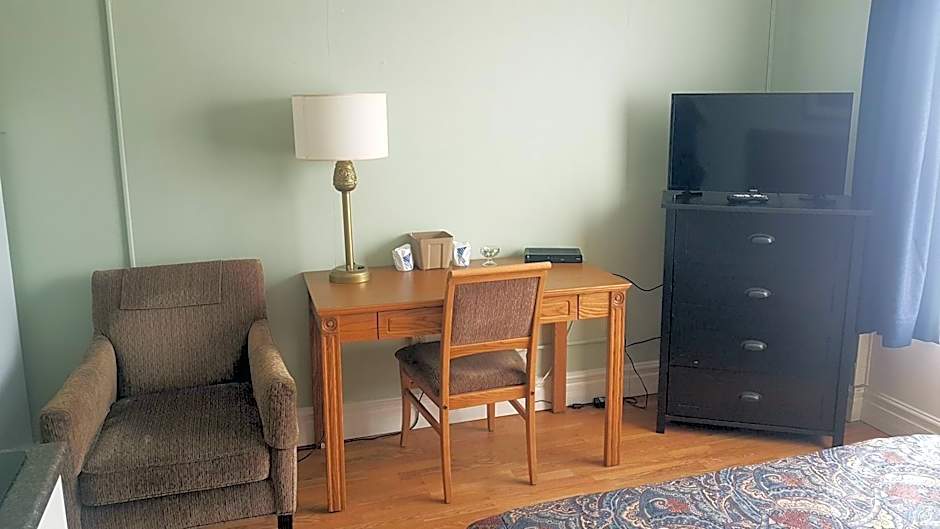 Claymore Inn and Suites