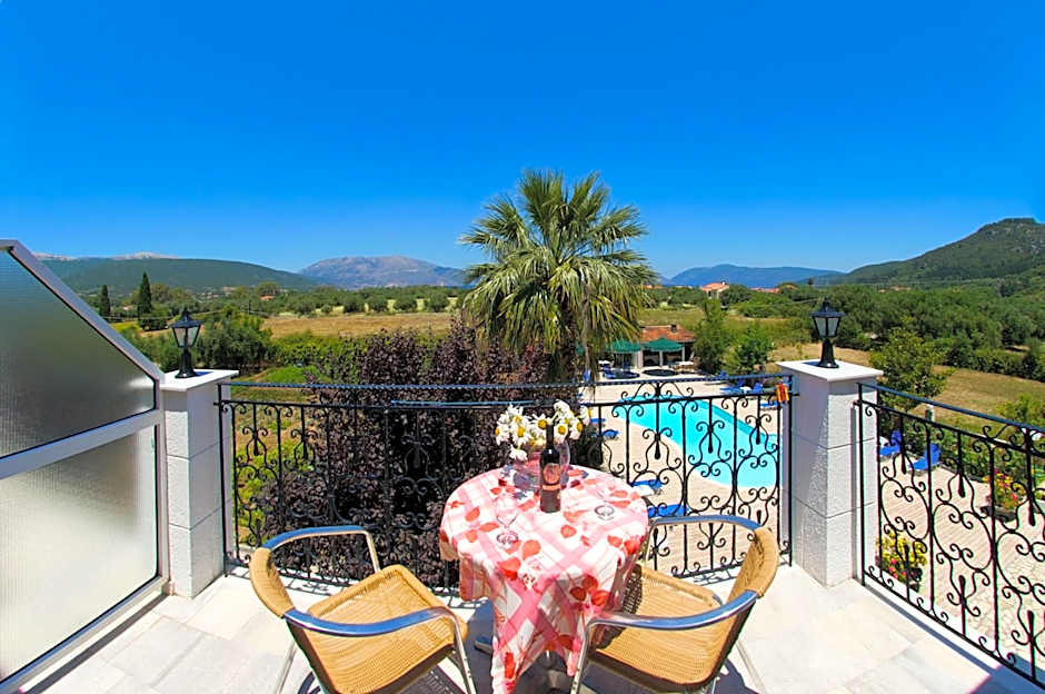 Nikos Studios and Apartments