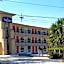Tricove Inn & Suites