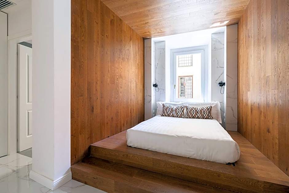 Louly Trevi Fountain