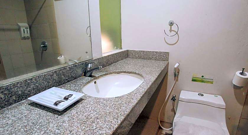 LeGreen Suite Tondano