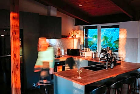 Healesville Mud Brick Hideaway