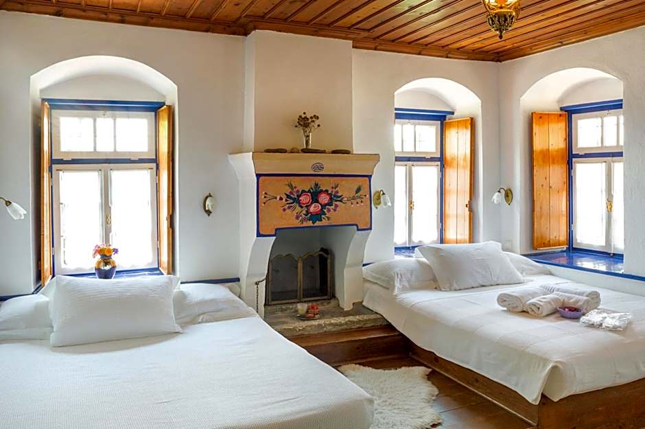 Saxonis Houses & Saxonis Villa