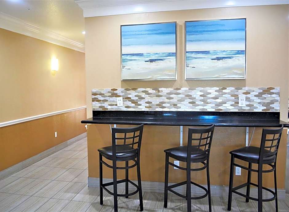 Super 8 by Wyndham Galveston