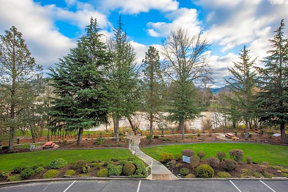 Riverfront Inn Roseburg