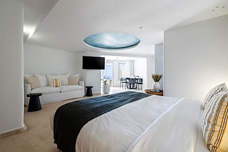 Executive Suite Caldera View with Outdoor Mini Plunge Pool Quadruple