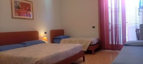 Family Room (2 Adults + 2 Children)