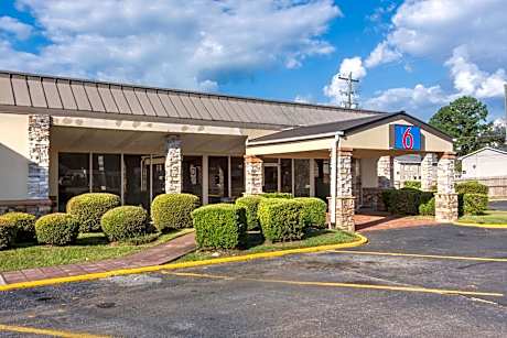 Motel 6-Warner Robins, GA
