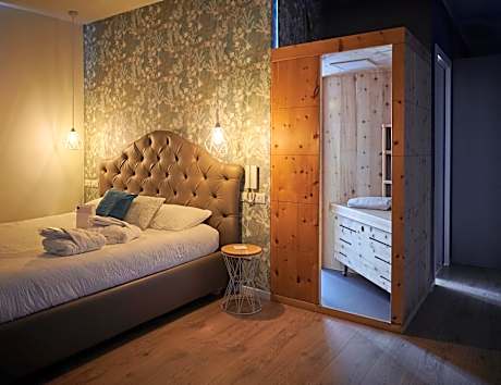 Suite with Sauna and Balcony